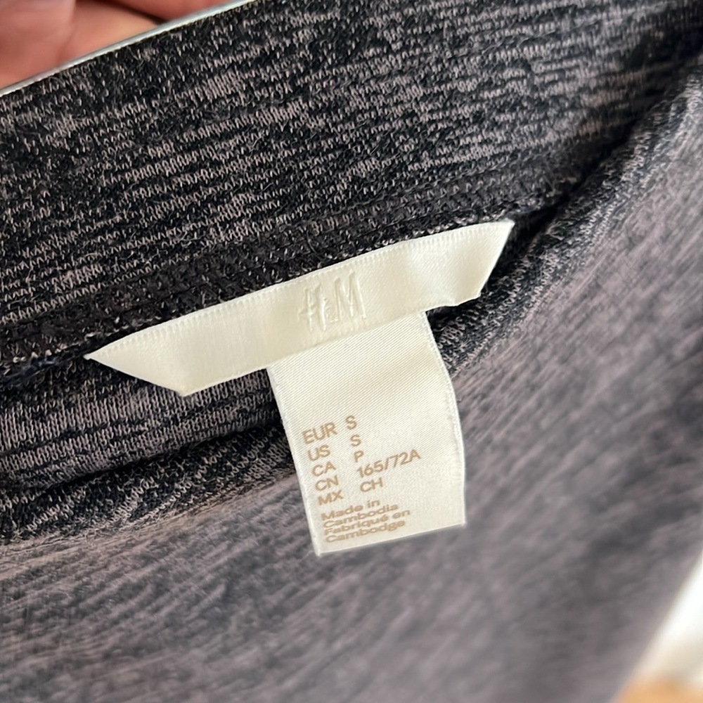 H&M Skirt - Picture 3 of 3